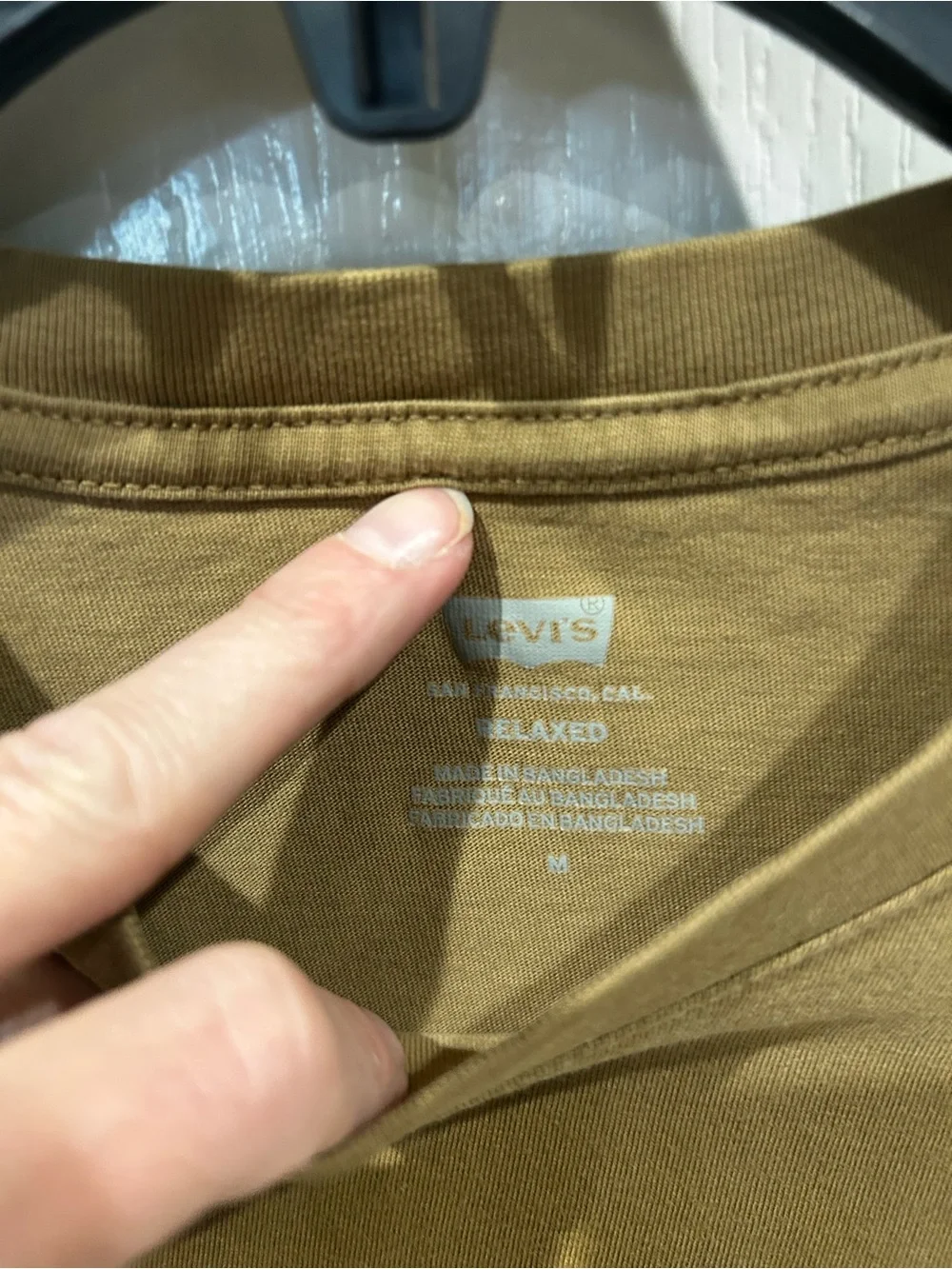 Levi’s 501 Men Medium Brown Graphic Tee